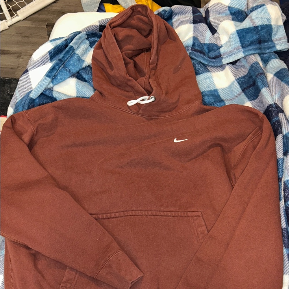 Nike Men's Brown/Rust Pullover Hoodie with White Swoosh